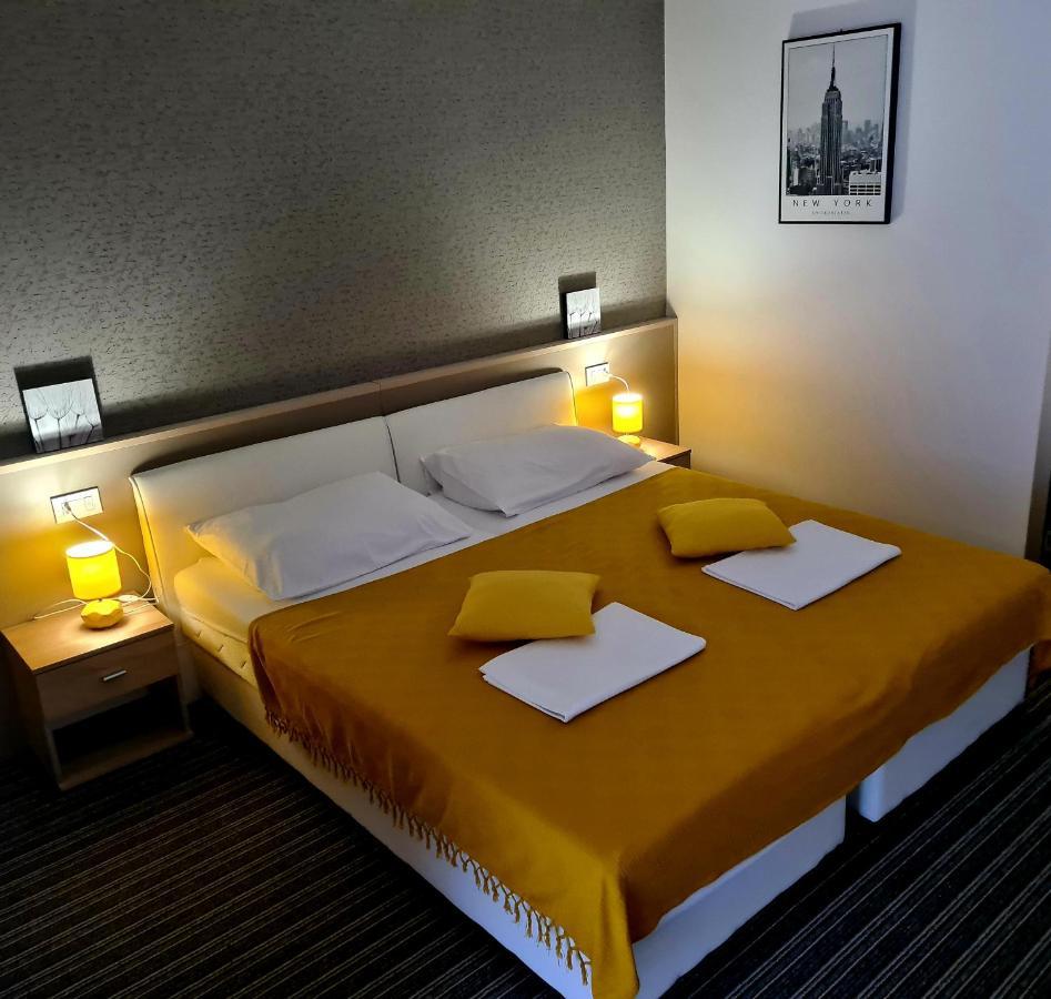 Bonitos, Sobe-Rooms สลาวอนสกีบรอด ภายนอก รูปภาพ